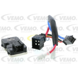 reguliatorius, keleivio pusės ventiliatorius Original VEMO Quality
                                                V30-77-00